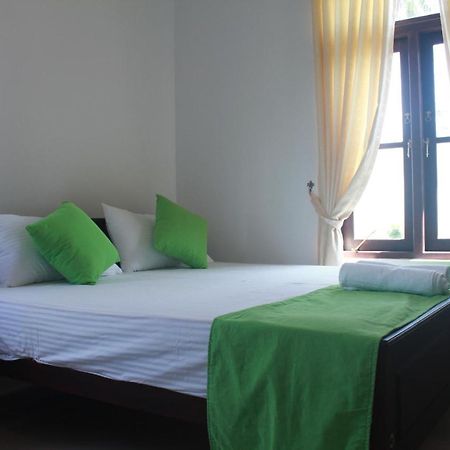 Queens Airport Residence Negombo Esterno foto