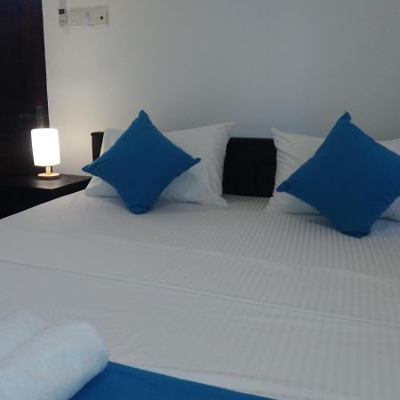 Queens Airport Residence Negombo Esterno foto