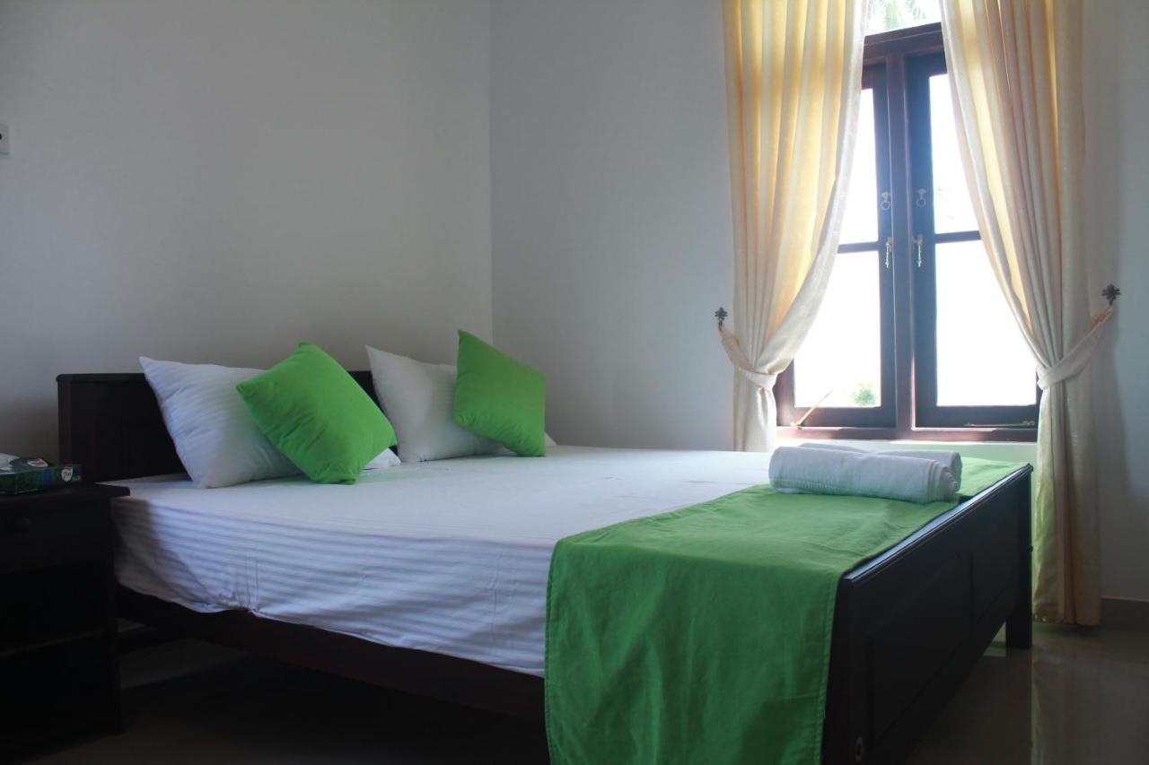 Queens Airport Residence Negombo Esterno foto