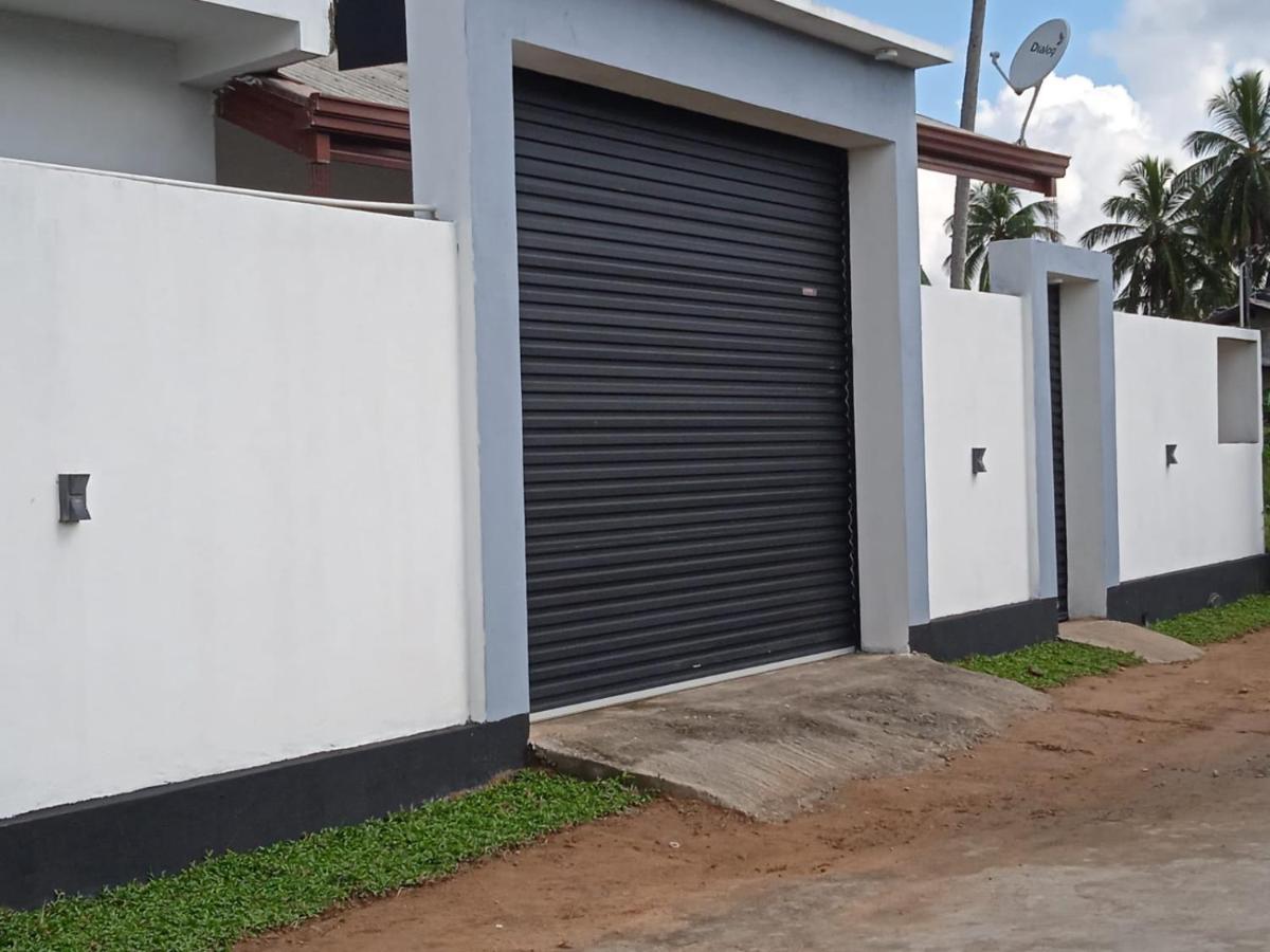 Queens Airport Residence Negombo Esterno foto