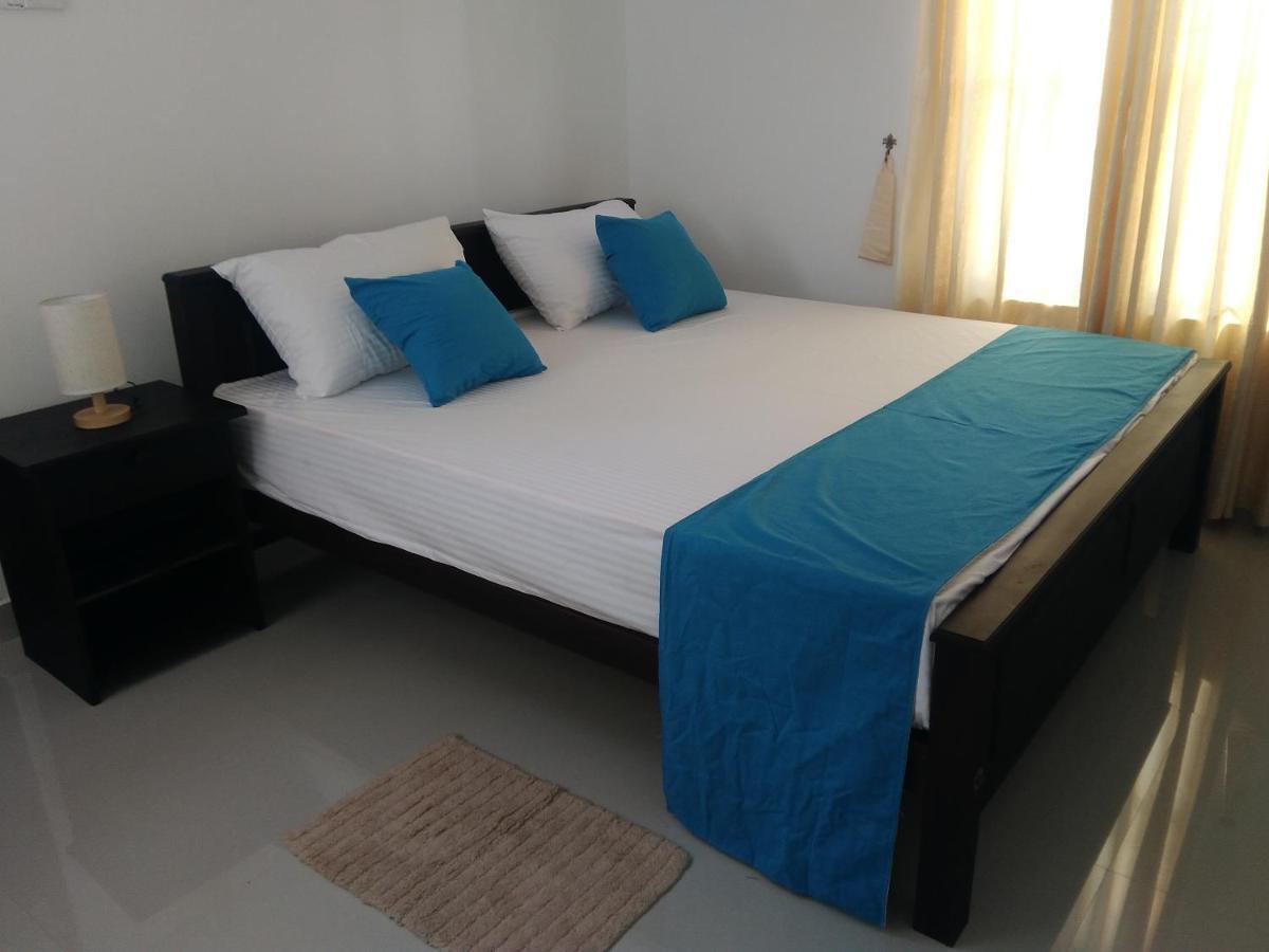 Queens Airport Residence Negombo Esterno foto