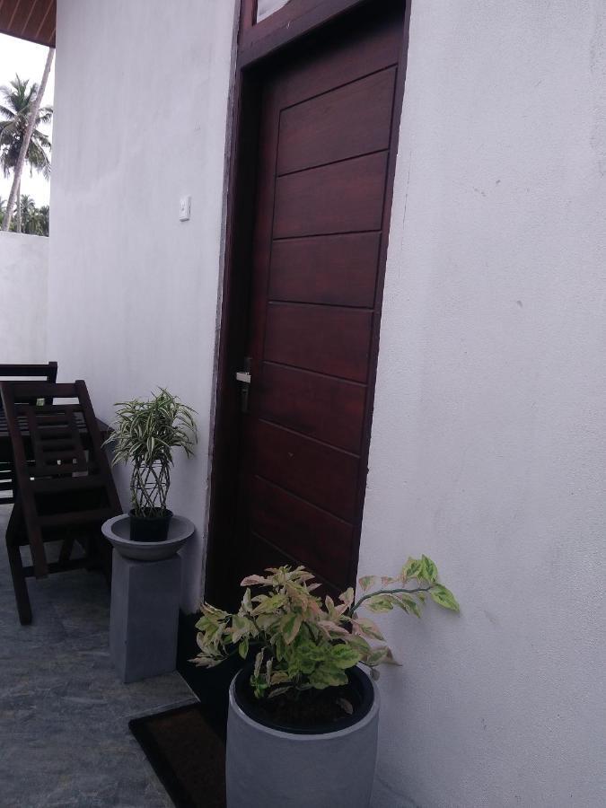 Queens Airport Residence Negombo Esterno foto
