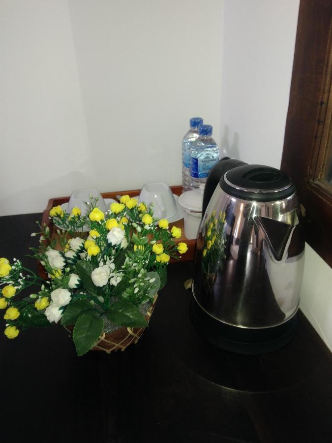 Queens Airport Residence Negombo Esterno foto